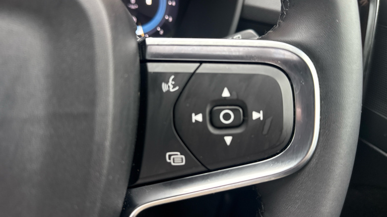 Volvo XC40 2.0 B3P Plus Dark 5dr Auto Petrol Estate